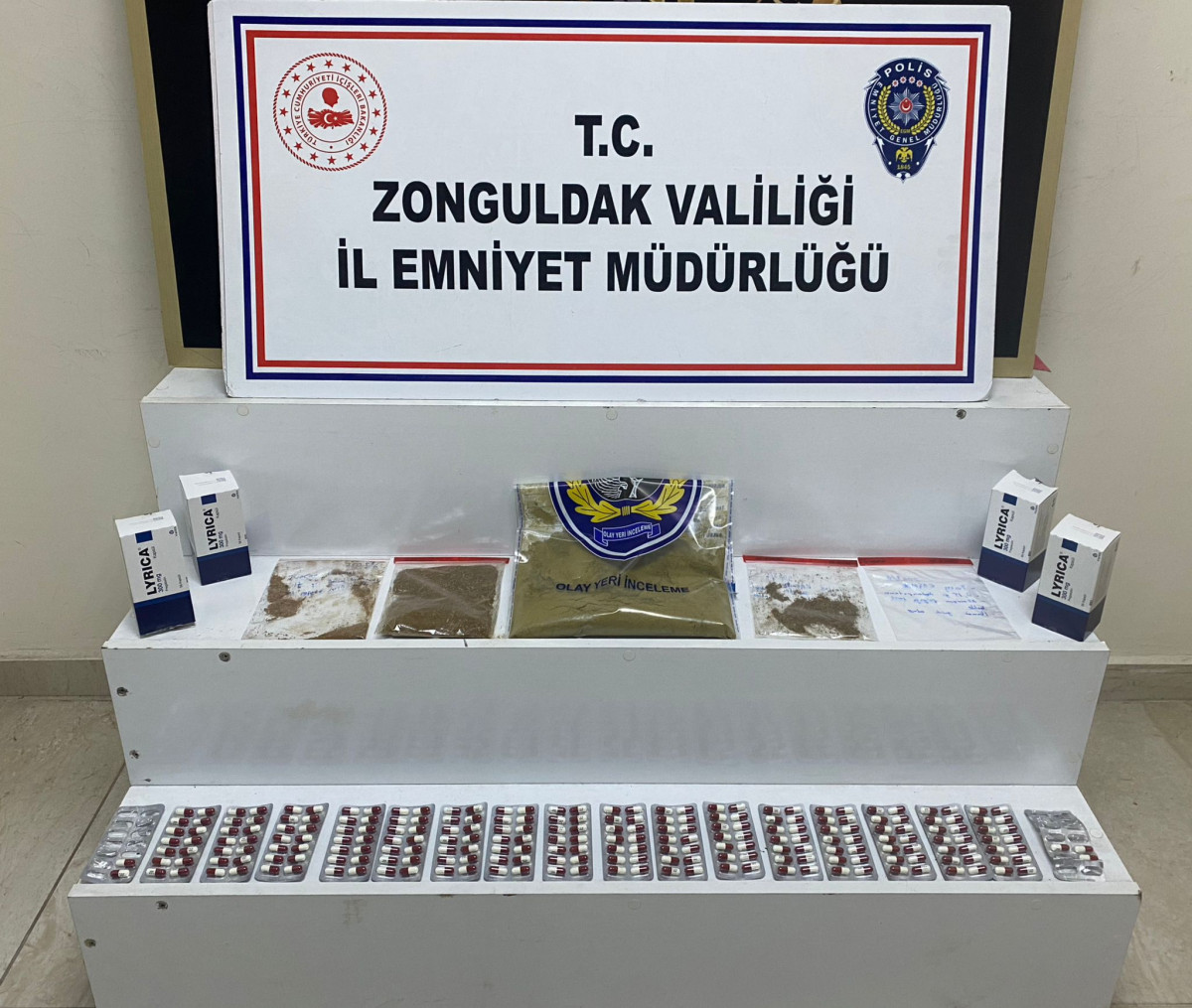 Zonguldak Emniyet Müdürlüğünce, il merkezinde, uyuşturucu veya uyarıcı madde kullanan ve ticaretini yapan şüphelilere yönelik gerçekleştirilen narkotik operasyonunda: